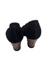 Load image into Gallery viewer, 1940s Black Suede and Brown Snakeskin Platform Court Shoes

