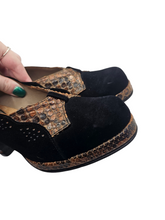 Load image into Gallery viewer, 1940s Black Suede and Brown Snakeskin Platform Court Shoes
