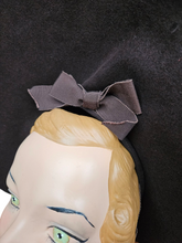Load image into Gallery viewer, 1940s Huge Brown Halo Hat With Small Bow
