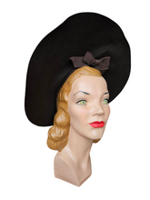 Load image into Gallery viewer, 1940s Huge Brown Halo Hat With Small Bow
