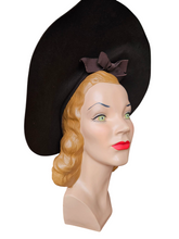 Load image into Gallery viewer, 1940s Huge Brown Halo Hat With Small Bow
