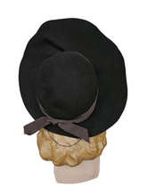 Load image into Gallery viewer, 1940s Huge Brown Halo Hat With Small Bow
