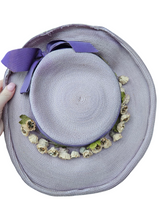 Load image into Gallery viewer, 1940s Lilac Straw/Raffia Hat With Flowers
