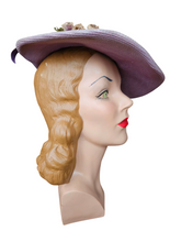 Load image into Gallery viewer, 1940s Lilac Straw/Raffia Hat With Flowers
