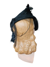 Load image into Gallery viewer, 1940s Black New York Creation Hat With Green Feathers
