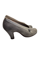Load image into Gallery viewer, 1940s Pale Grey Suede Button Court Shoes
