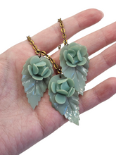 Load image into Gallery viewer, 1940s Duck Egg Blue Celluloid Flower Necklace
