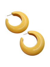 Load image into Gallery viewer, 1940s Buttermilk Yellow Bakelite Hoop Earrings
