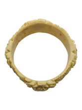 Load image into Gallery viewer, 1940s Chunky Celluloid Rose Bangle
