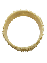 Load image into Gallery viewer, 1940s Cream Celluloid Flower Bangle
