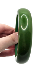 Load image into Gallery viewer, 1940s Chunky Bluey Green Bakelite Bangle
