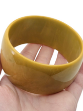 Load image into Gallery viewer, 1940s Fat Light Chartreuse Bakelite Bangle

