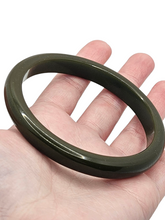 Load image into Gallery viewer, 1940s Dark Forrest Green Bakelite Bangle
