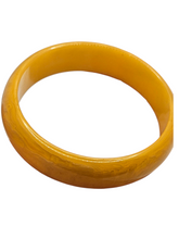 Load image into Gallery viewer, 1940s Semi Sheer Yellow Bakelite Bangle
