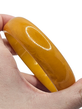 Load image into Gallery viewer, 1940s Golden Yellow Marbled Bakelite Bangle
