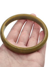 Load image into Gallery viewer, 1940s Pear Green Marbled Bakelite Bangle
