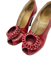Load image into Gallery viewer, 1940s Rare Lipstick Red Court Shoes With Leather Pom Pom
