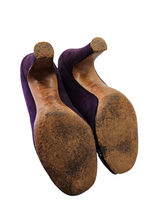 Load image into Gallery viewer, 1940s Dark Purple Cut Out Toe Suede Shoes
