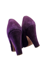 Load image into Gallery viewer, 1940s Dark Purple Cut Out Toe Suede Shoes

