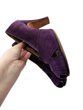 Load image into Gallery viewer, 1940s Dark Purple Cut Out Toe Suede Shoes
