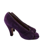 Load image into Gallery viewer, 1940s Dark Purple Cut Out Toe Suede Shoes
