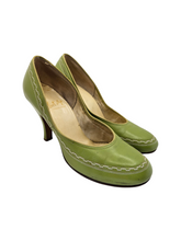 Load image into Gallery viewer, Late 1940s Chartreuse Green Court Shoes
