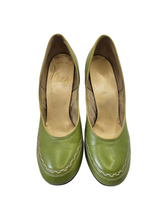 Load image into Gallery viewer, Late 1940s Chartreuse Green Court Shoes
