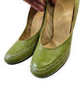 Load image into Gallery viewer, Late 1940s Chartreuse Green Court Shoes
