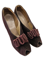Load image into Gallery viewer, 1940s Brown Suede Bow Peep Toe Shoes
