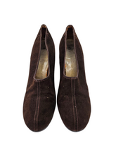 Load image into Gallery viewer, 1940s Dark Brown Suede Cut Out High Up Shoes
