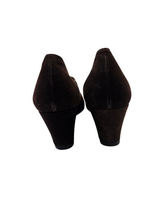 Load image into Gallery viewer, 1940s Dark Brown Suede Cut Out High Up Shoes
