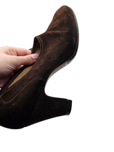 Load image into Gallery viewer, 1940s Dark Brown Suede Cut Out High Up Shoes
