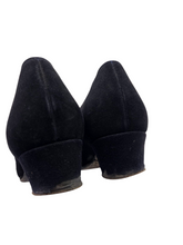 Load image into Gallery viewer, 1940s Navy Blue Suede Knot Loafer Shoes
