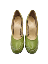 Load image into Gallery viewer, Late 1940s Chartreuse Green Court Shoes
