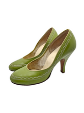 Load image into Gallery viewer, Late 1940s Chartreuse Green Court Shoes
