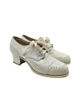 Load image into Gallery viewer, 1940s World War Two NNC Navy Nurse Corps Oxford Style White Leather Shoes
