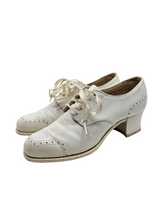 Load image into Gallery viewer, 1940s World War Two NNC Navy Nurse Corps Oxford Style White Leather Shoes
