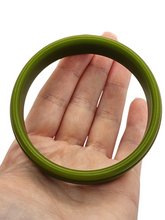 Load image into Gallery viewer, 1940s Green Ribbed Bakelite Bangle
