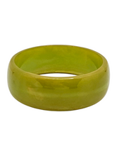Load image into Gallery viewer, 1940s Chunky Apple Green Bakelite Bangle
