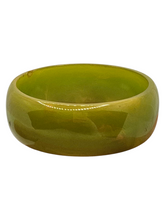 Load image into Gallery viewer, 1940s Chunky Apple Green Bakelite Bangle
