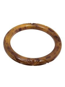 1940s Caramel and Chocolate Carved Bakelite Bangle