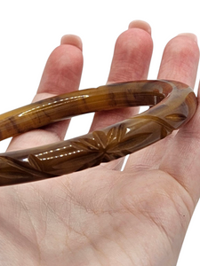 1940s Caramel and Chocolate Carved Bakelite Bangle