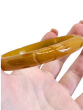 Load image into Gallery viewer, 1940s Caramel/Green Carved Bakelite Bangle
