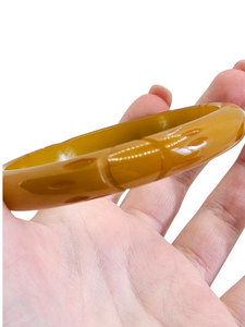 1940s Caramel/Green Carved Bakelite Bangle