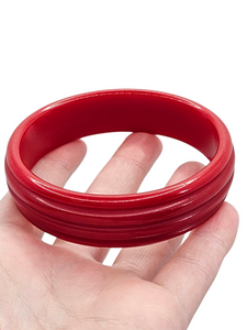 1940s Red Ribbed Bakelite Bangle