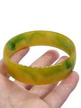 Load image into Gallery viewer, 1940s Bright Yellow and Green Marbled Thin Bakelite Bangle
