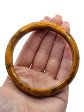 Load image into Gallery viewer, 1940s Banana Bread Marbled Bakelite Bangle
