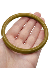 Load image into Gallery viewer, 1940s Chartreuse Green Bakelite Bangle
