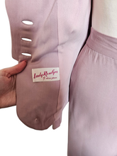 Load image into Gallery viewer, 1940s Rare Lilac/Dusky Pink Button Detail Suit
