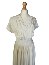 Load image into Gallery viewer, 1940s Cream Handpainted Flower Dress
